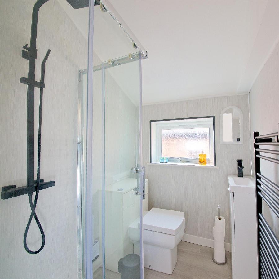 Ideal Abode Leonard Chester Luaran gambar